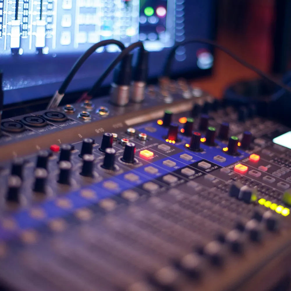 06-serv-avs--1x1--01